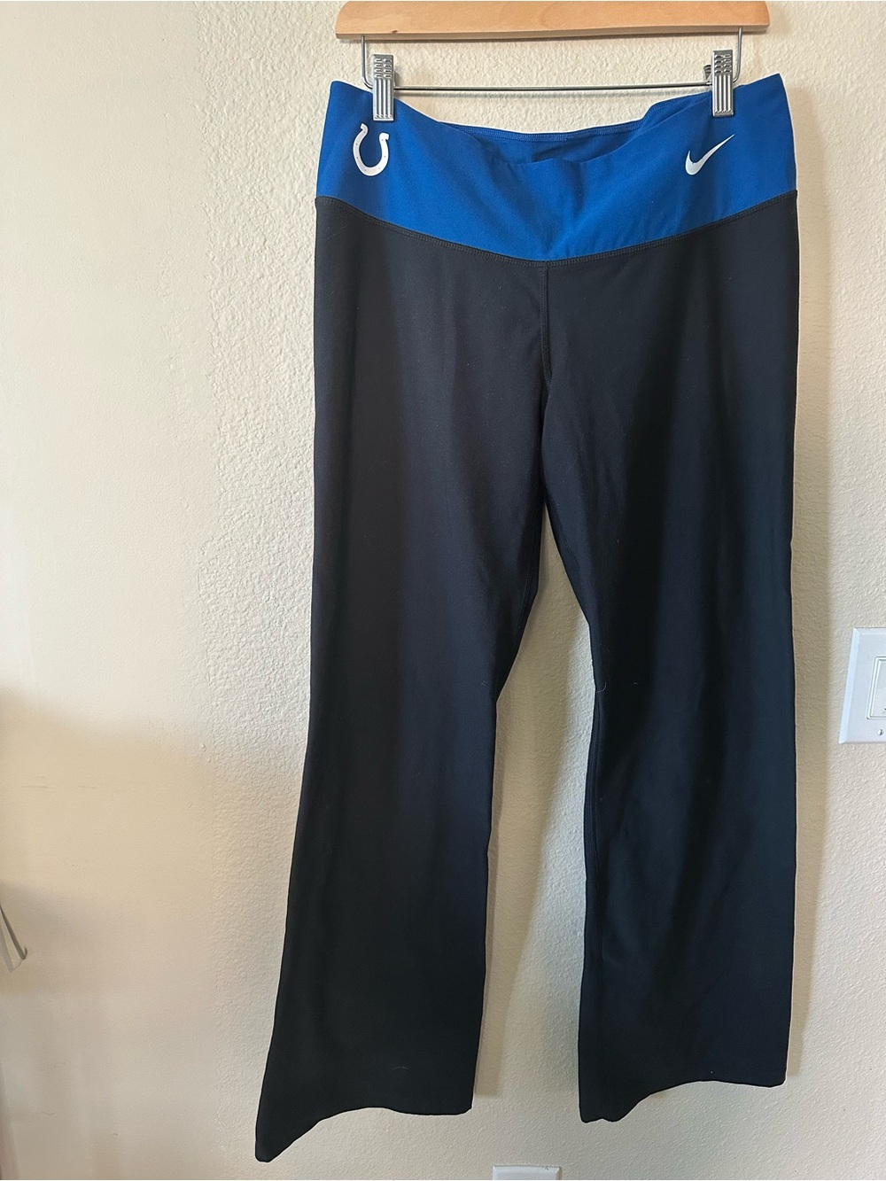 Nike Women's Black Leggings with Blue Waistband size L/ NWOT 1469